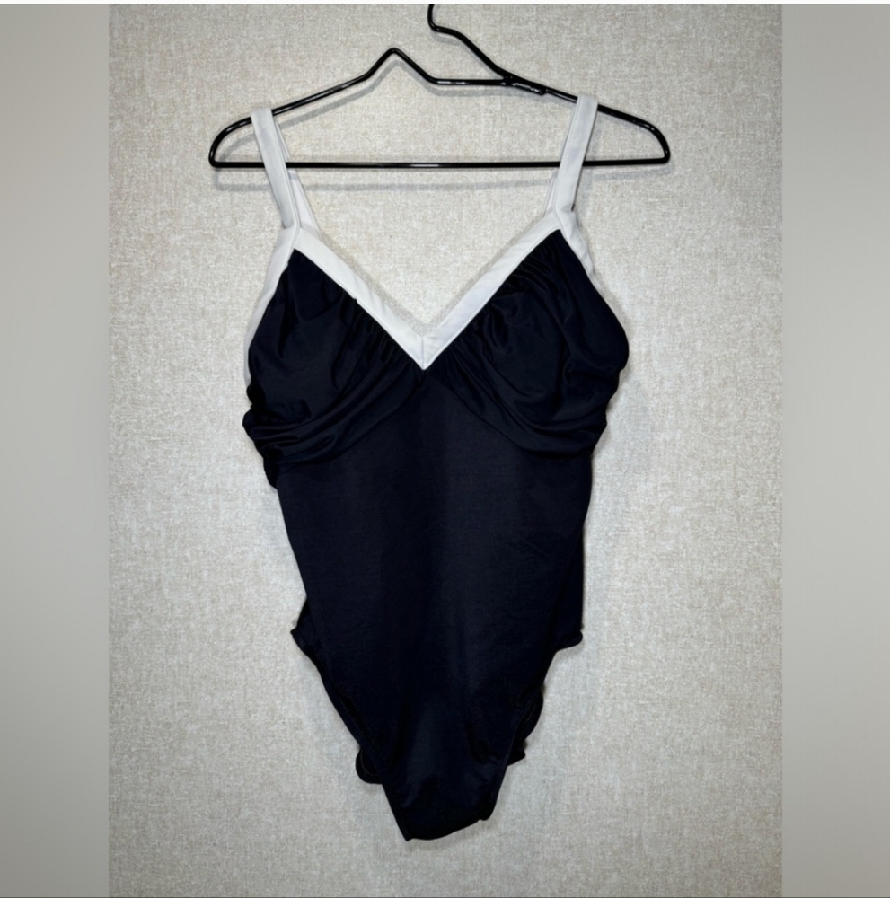 Miraclesuit Black And White Classic One Piece V Neck Swimsuit Size 14